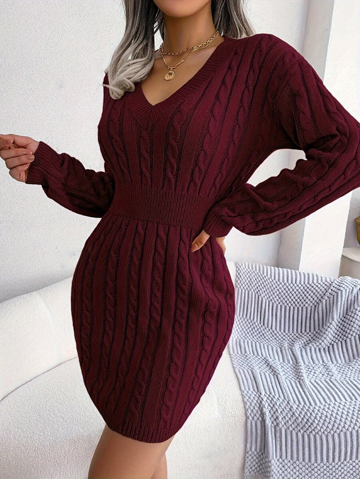 Belvara | Dame Strikket Minikjole med Kabelstrik - Burgundy - Image 4