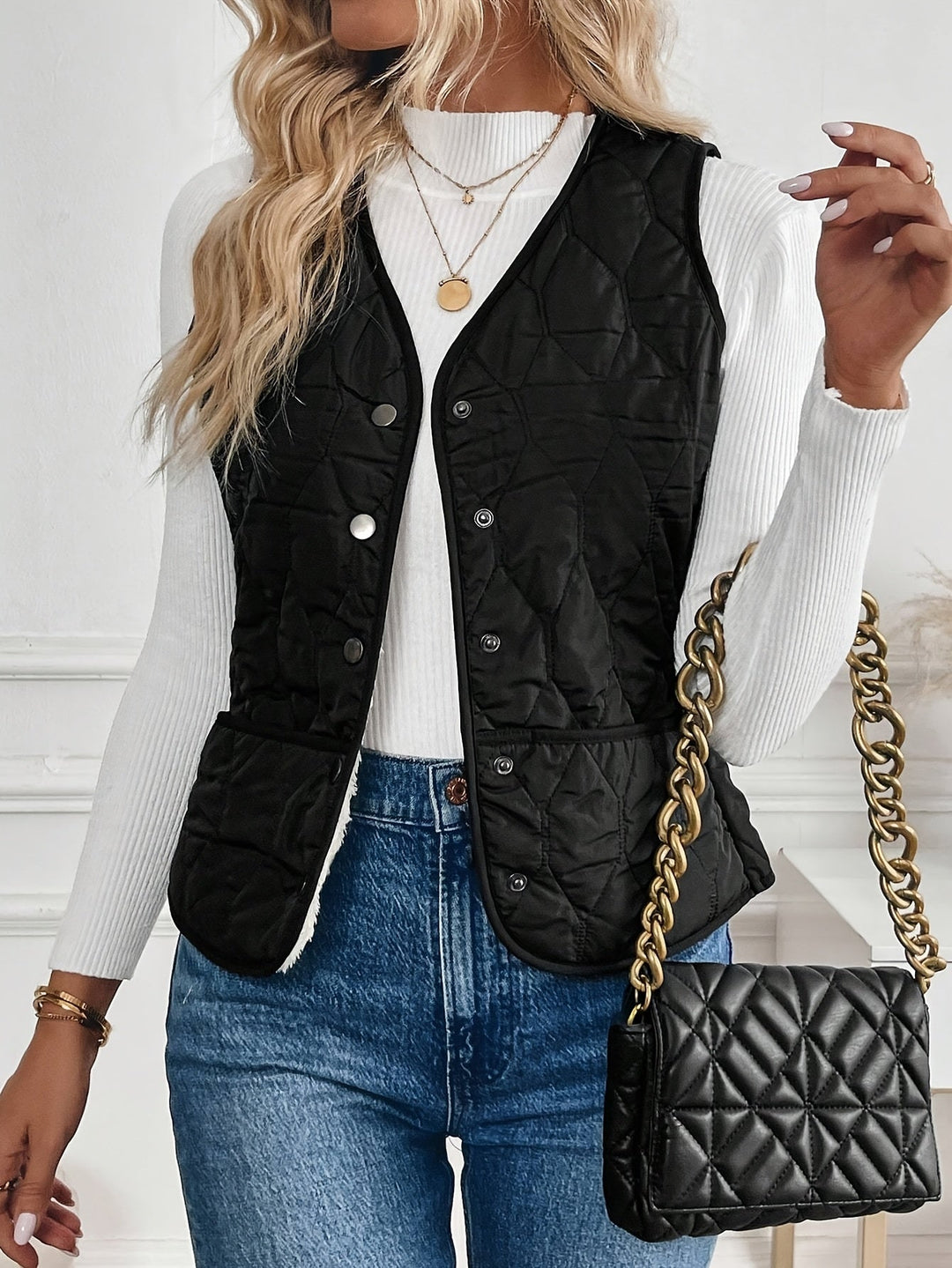 Benedikte | Dame Vatteret Vest med Sherpa For - Black - Image 7