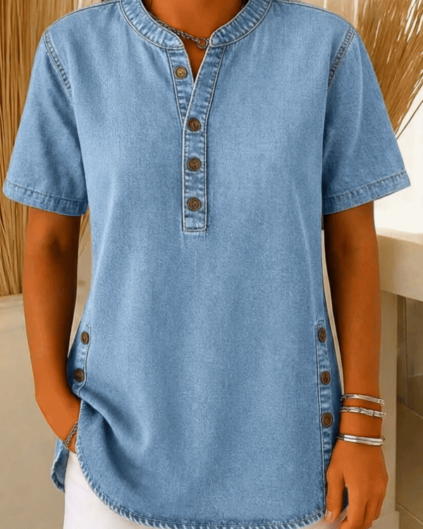 Falvhild | Dame Kortærmet Jeansbluse med Knapper - Image 4