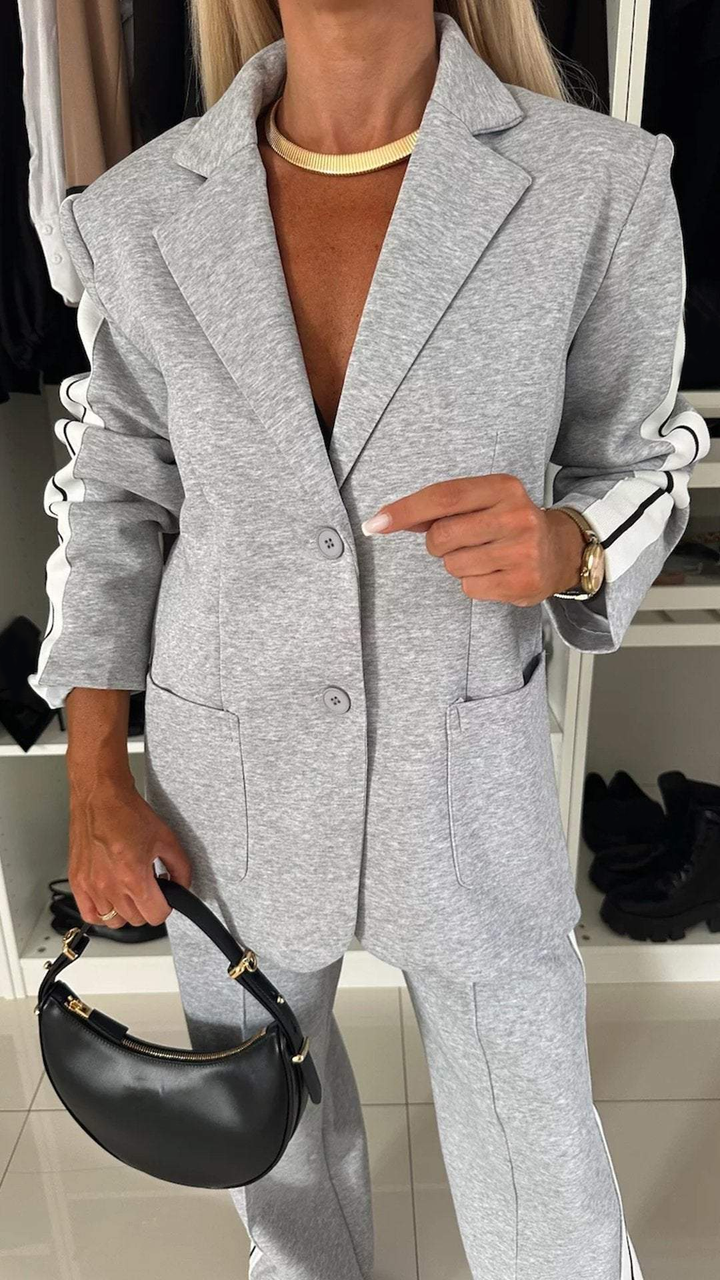 Halvdis | Dame Blazer Sæt med Joggingstriber - Light Grey - Image 3