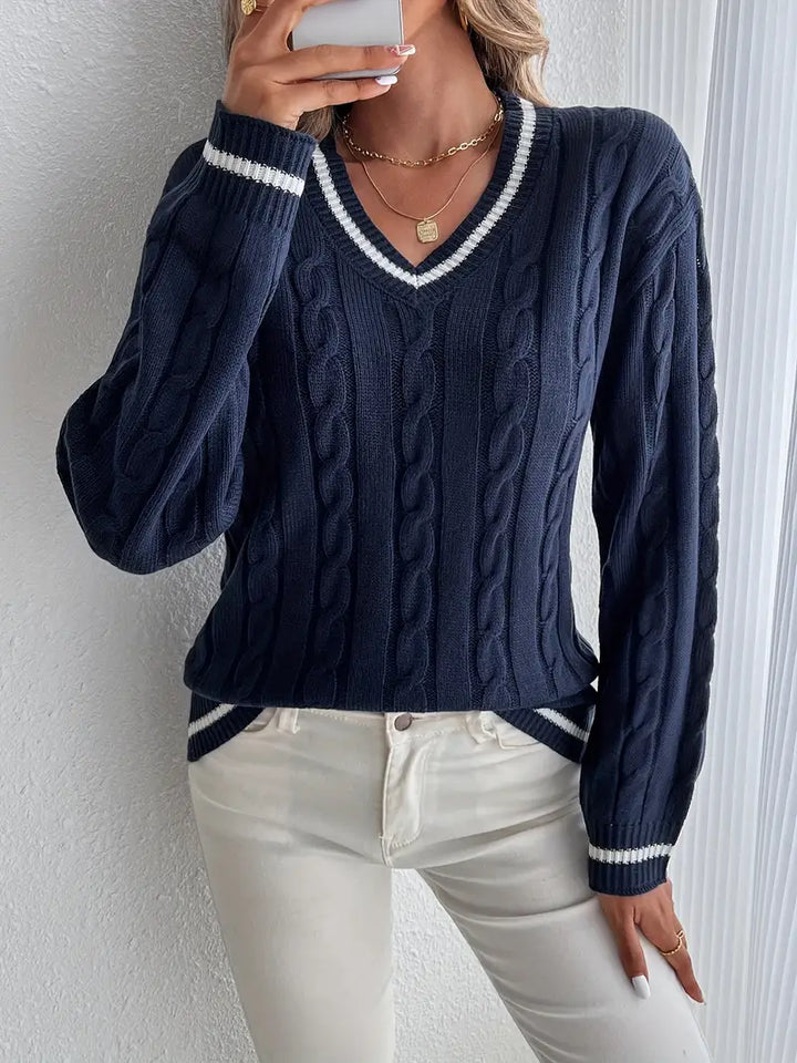 Halvine | Dame Striktrøje V-hals Kabelstrik - Navy - Image 1