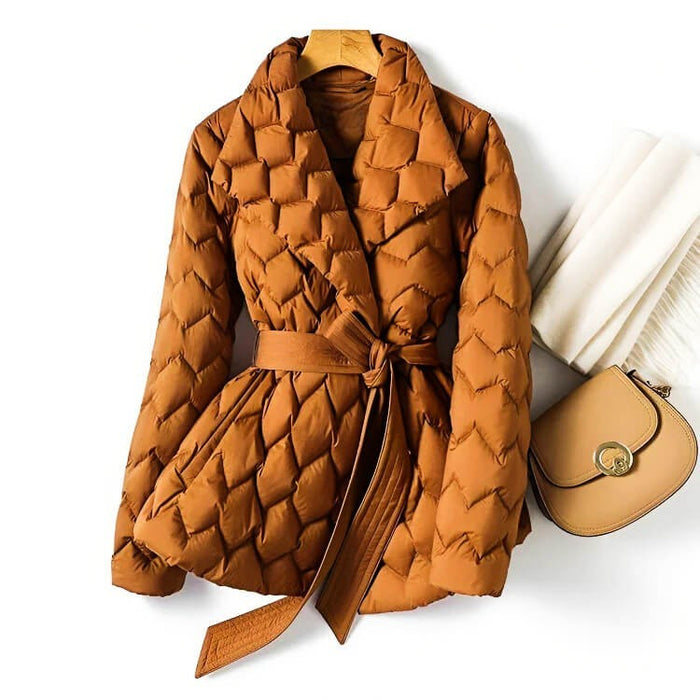 Nora | Dame Vinterjakke med Bælte og Rombe-Quilting - Camel - Image 1
