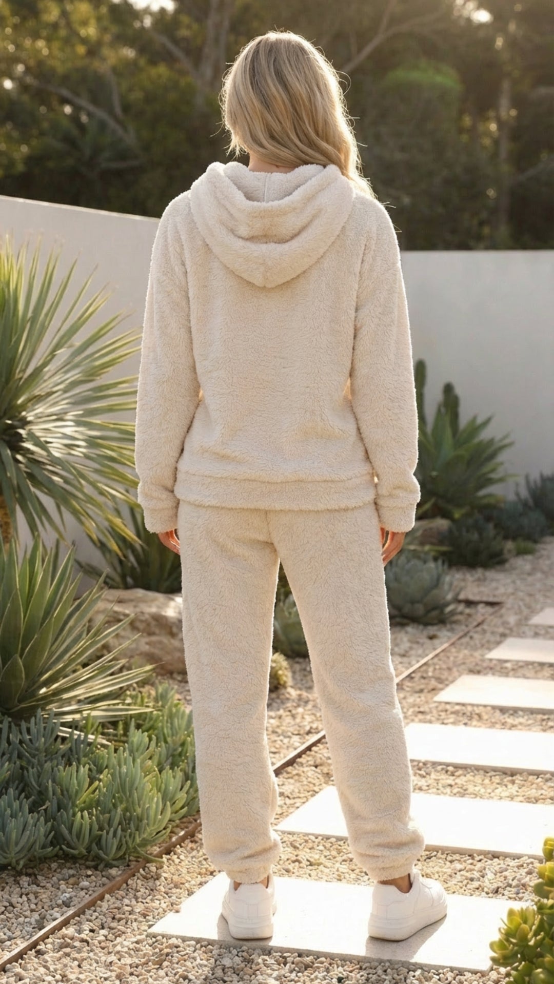 Thelvina | Dame Fleece Loungesæt med Hætte - Cream - Image 3